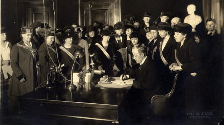 Kentucky governor signs 19th amendment