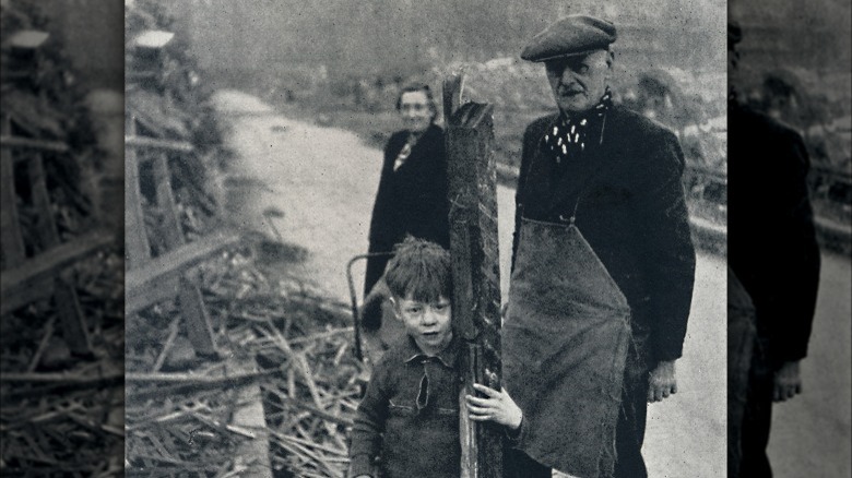 family in london during the blitz