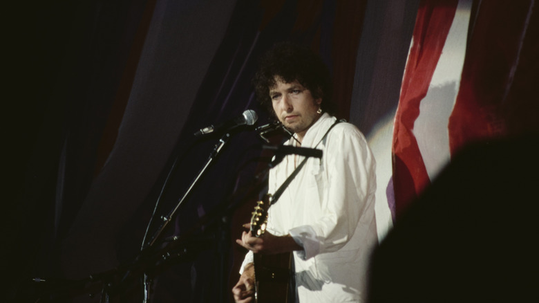 Bob Dylan playing guitar at Live Aid 1985