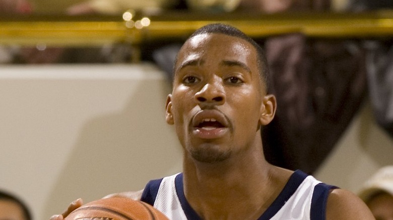 Javaris Crittenton playing basketball