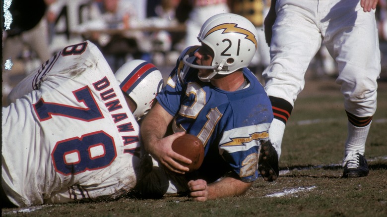 Jim Dunaway making a tackle