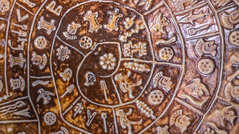 close up phaistos disc symbols