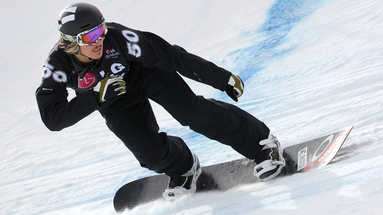 Alex Pullin maneuvering on a snowboard