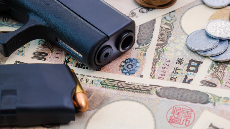 gun, japanese yen