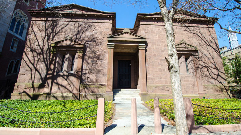 Skull and Bones Society tomb